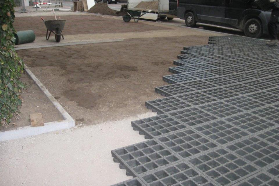 aanleg van TTE-systeem, waterdoorlatende matten van gerecycleerd materiaal
