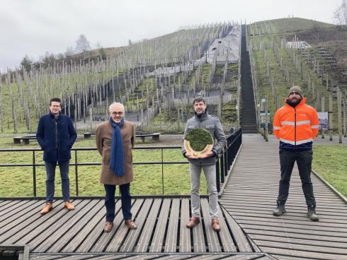 Beringen wint de European Green Cities Award 2020. Van links naar rechts: Thomas Vints, burgemeester; Jean Vanhees, schepen groenbeleid; Patrick Everaerts, deskundige ontwerp publieke ruimte; Brecht Rabijns, deskundige beheer publieke ruimte.