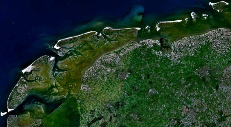 Luchtfoto Waddeneilanden © NASA