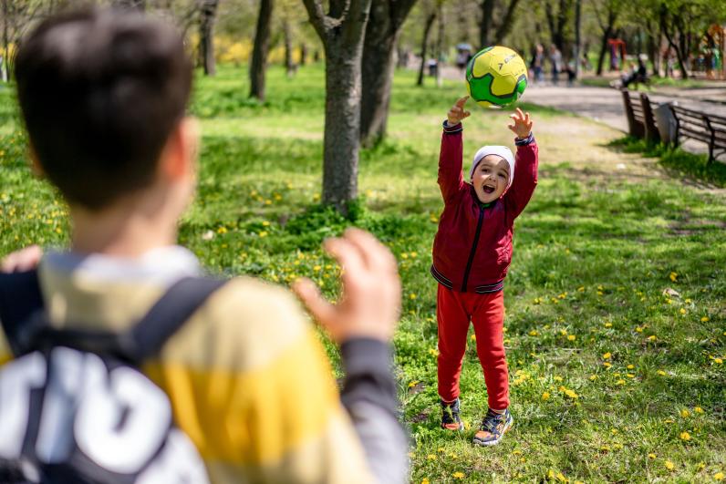 Buiten spelen © Oleksandr Pidvalnyi / Pixabay