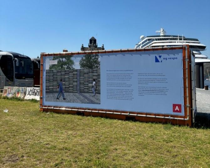 Eén van de tien zeecontainers waarin de expo loopt. © AG Vespa