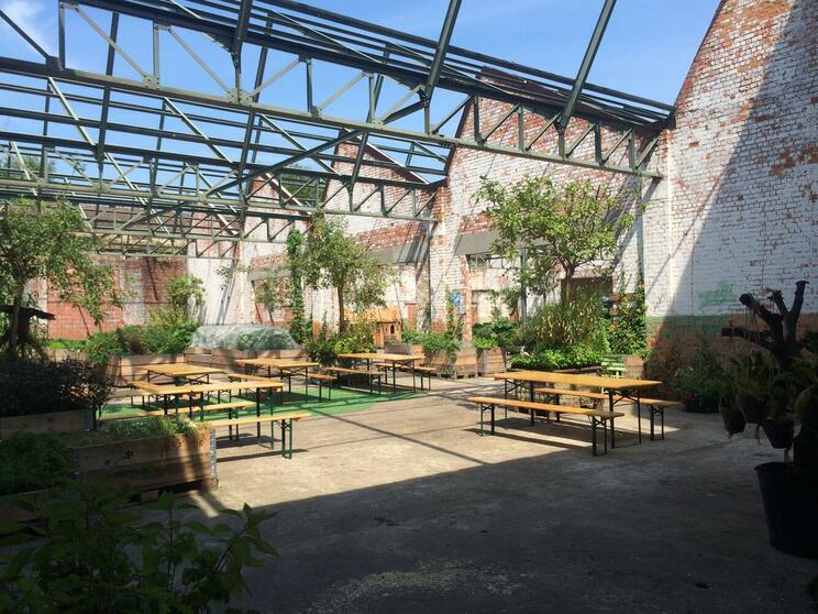 Gent / Oude fabriek decor voor nieuw stuk Bijgaardepark