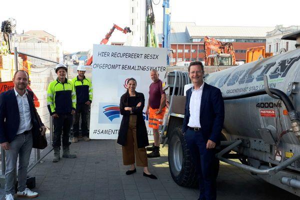 Stad Leuven begiet jonge bomen met grondwater uit bouwwerf