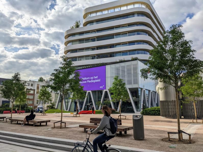 Antwerpen / Mediaplein heraangelegd tot groene oase