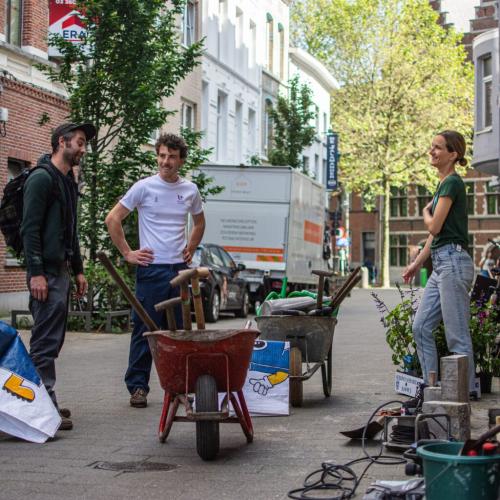 Betrokkenheid van bewoners is een belangrijke succesfactor bij het realiseren van een tuinstraat © Commons Lab 