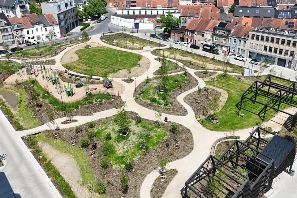 Overzichtsfoto van het nieuw aangelegde Moermanpark. © Stad Roeselare