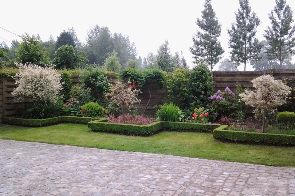 bloemen en heesterborder
