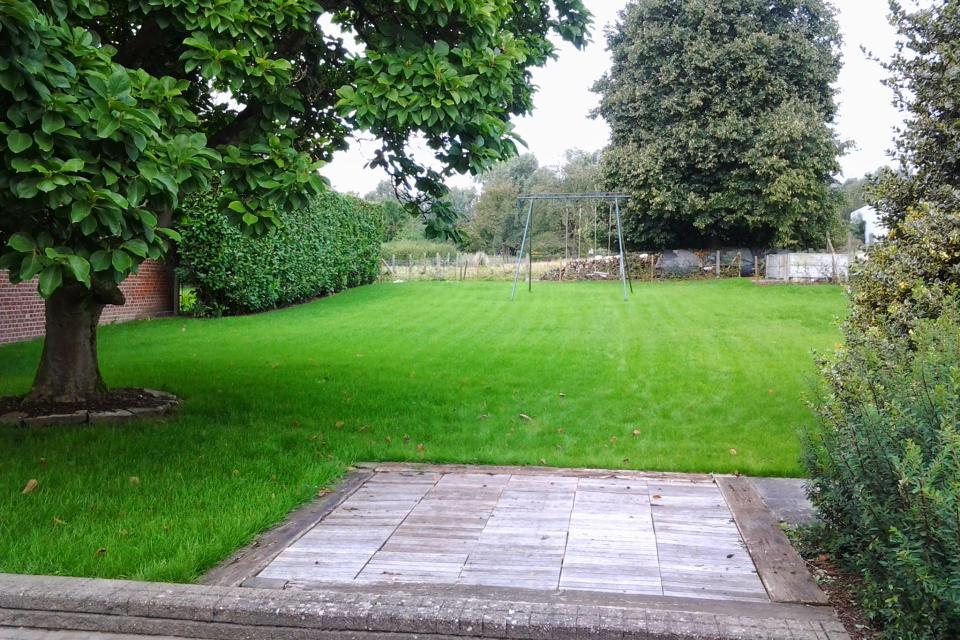 totale tuinrenovatie met recuperatie van tuinstenen