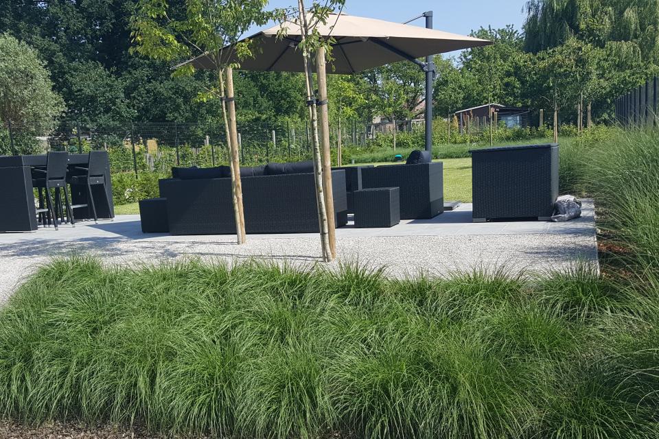 Moderne tuin met landelijk karakter 'Gezelligheid troef'
