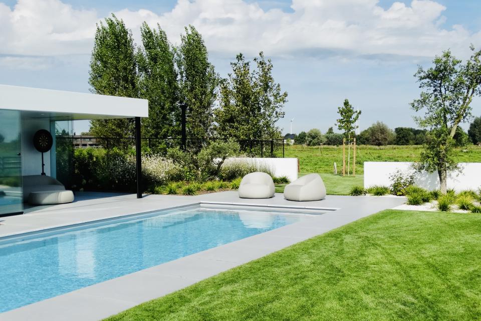 Totaalproject: Biopool-poolhouse-accessoires en tuinaanleg
