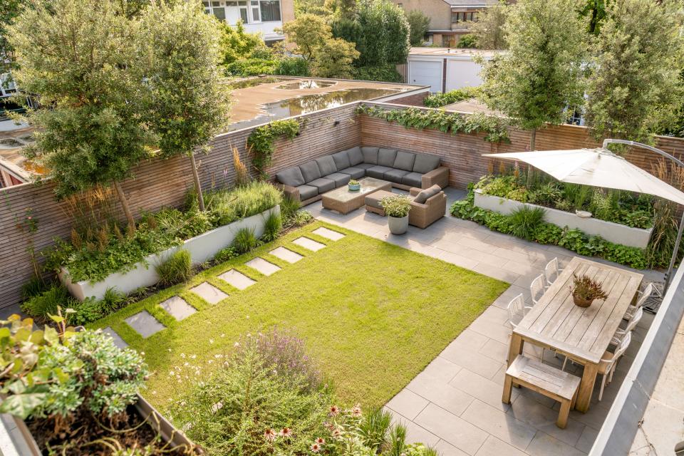 Volledig ontwerpen en aanleggen van tuin met zithoek