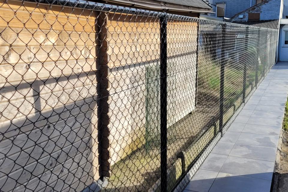 aanleg tuinpad en plaatsen omheining