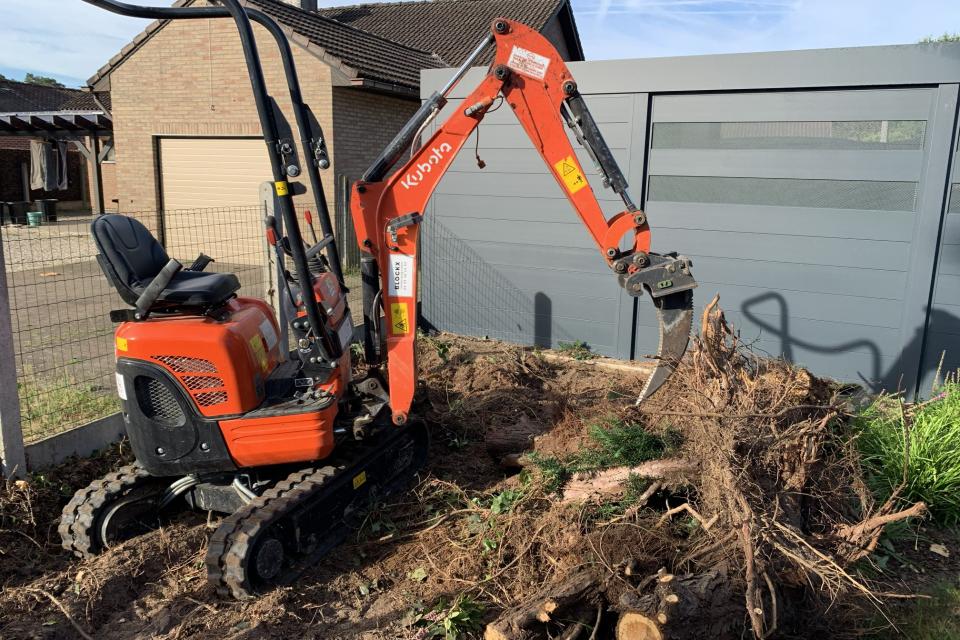 Verwijderen van stronken met kraan