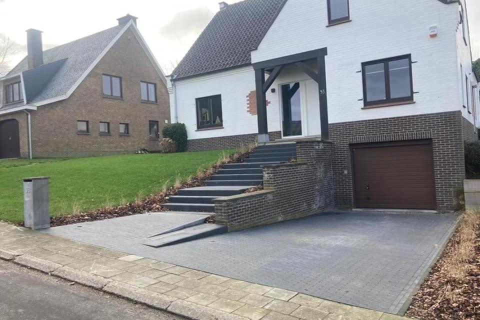 aanleg oprit/trap en gras
