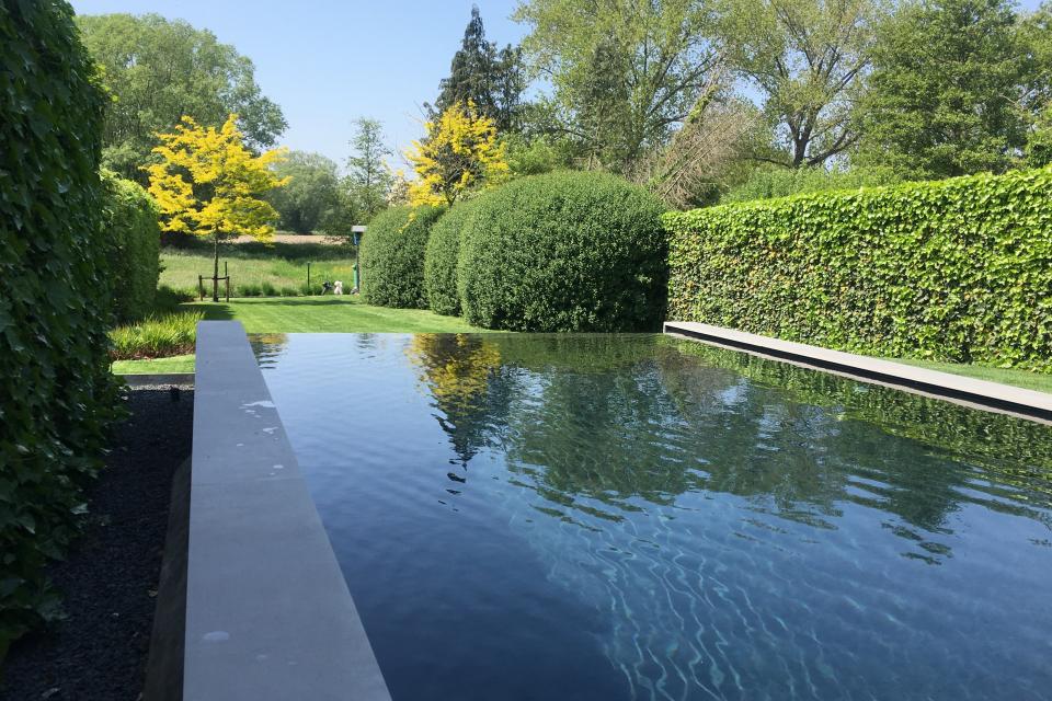 Tuin met biopool te Oudegem