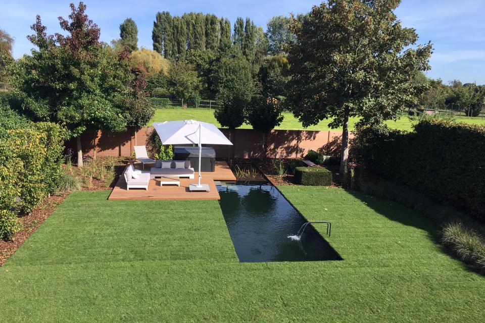 Tuin met zwemvijver te Zele