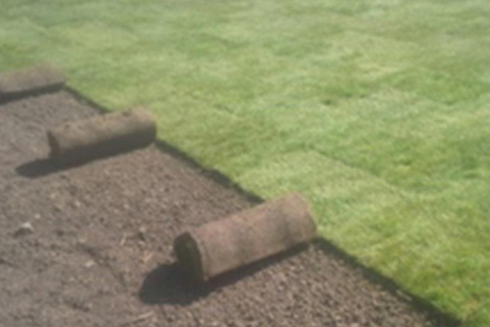 Plaatsen van grasmatten