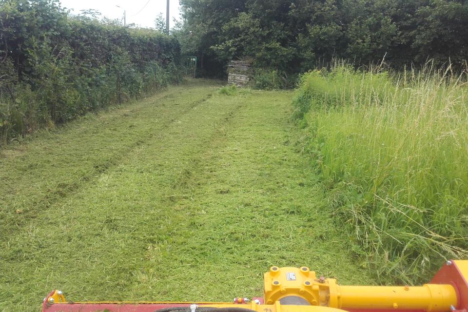 voor al uw klepelmaaiwerken van bouwgronden , braakliggende terreinen kan u bij ons terecht 🚜