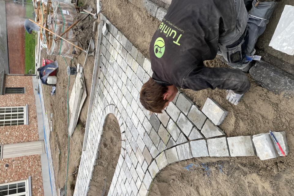 Aanleg oprit in candla 