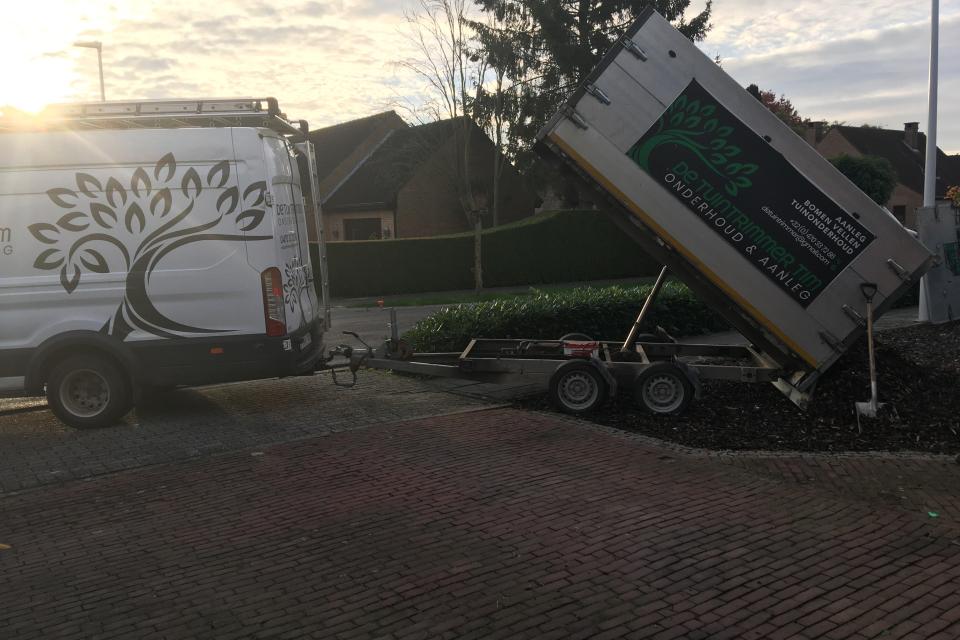 boomschors leveren en uitspreiden