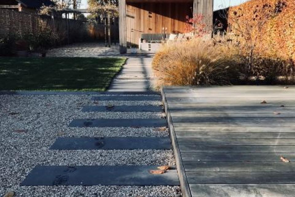 Ontwerp, aanleg  van een tuin met lounge