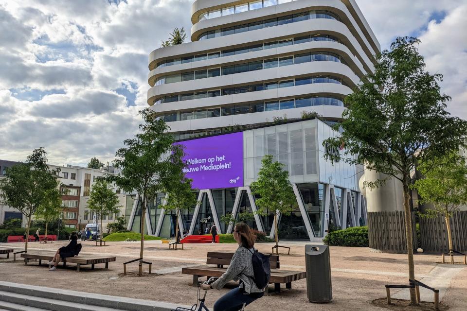 Antwerpen / Mediaplein heraangelegd tot groene oase